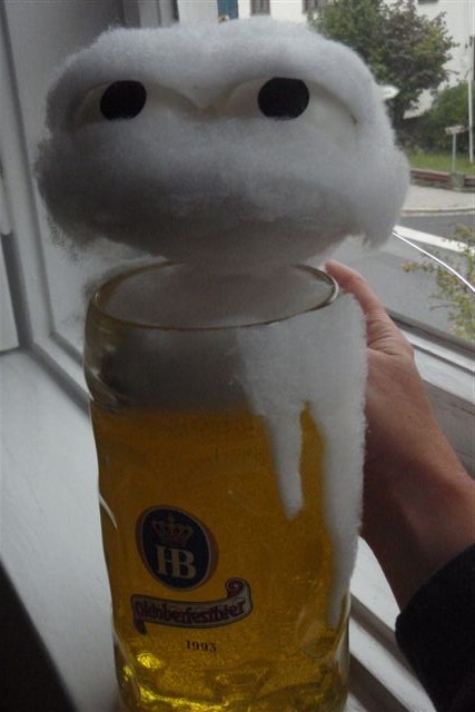 Bierglas Bauchredner-Puppe